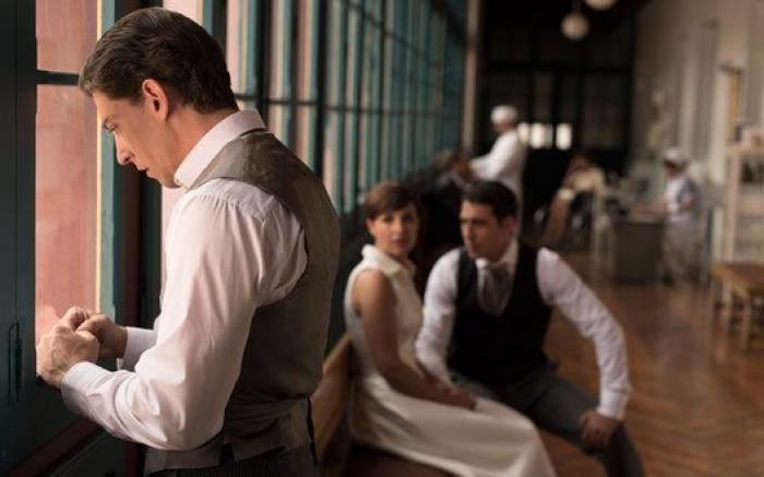 Las dos sentidas muertes de 'Velvet Colección' en su primer capítulo