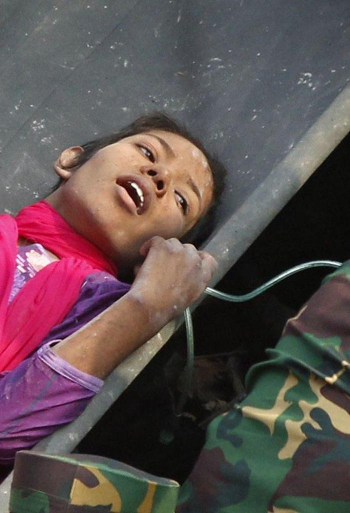 El número de fallecidos por el derrumbe de Bangladesh supera ya el millar