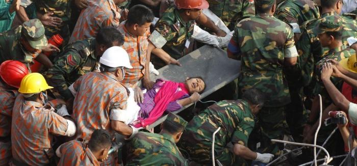 El número de fallecidos por el derrumbe de Bangladesh supera ya el millar
