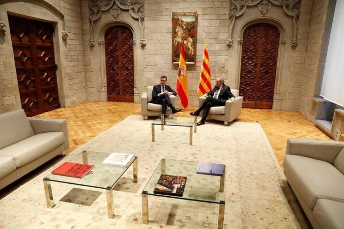 Sánchez propone a Torra constituir la mesa de diálogo entre gobiernos el lunes 24 de febrero