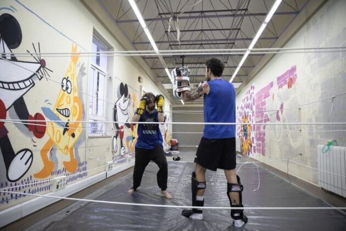 "Menos policía y más centros sociales": centenares de personas se concentran en Madrid contra el desalojo de 'La Ingobernable'