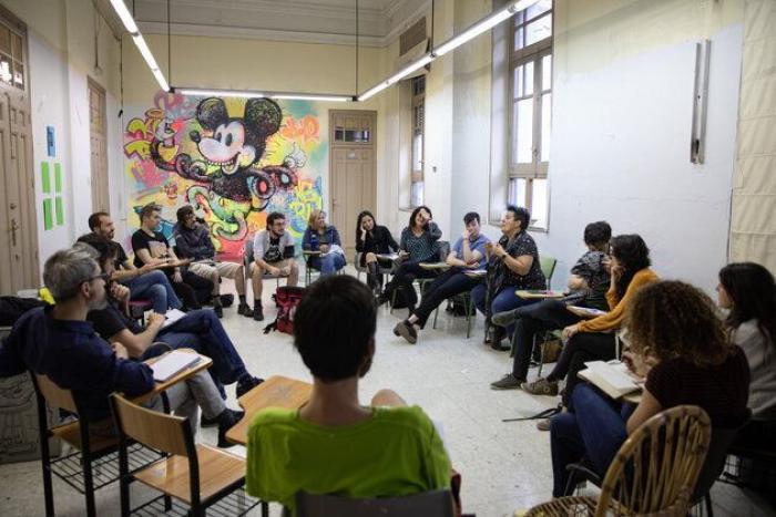 "Menos policía y más centros sociales": centenares de personas se concentran en Madrid contra el desalojo de 'La Ingobernable'