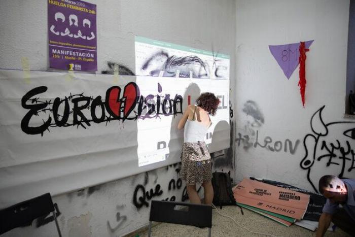 "Menos policía y más centros sociales": centenares de personas se concentran en Madrid contra el desalojo de 'La Ingobernable'