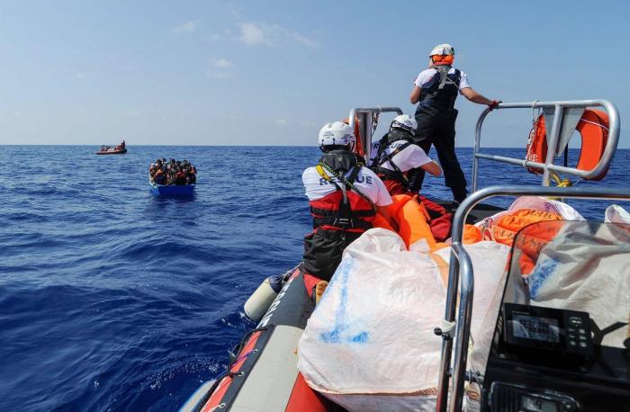 El Aquarius atraca en La Valeta, tras cinco días de espera en el mar