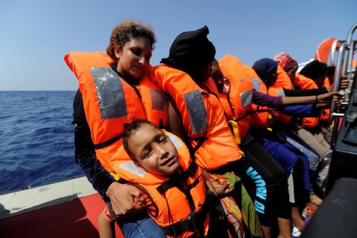 El Aquarius atraca en La Valeta, tras cinco días de espera en el mar