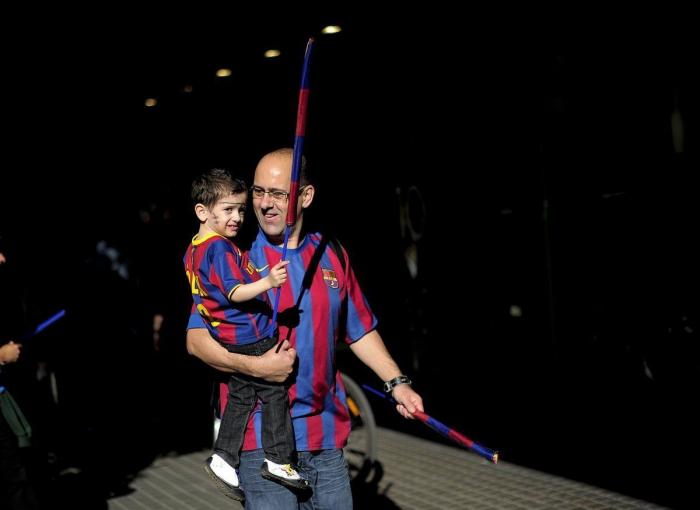 El Barcelona celebra la Liga por las calles de la ciudad (FOTOS)