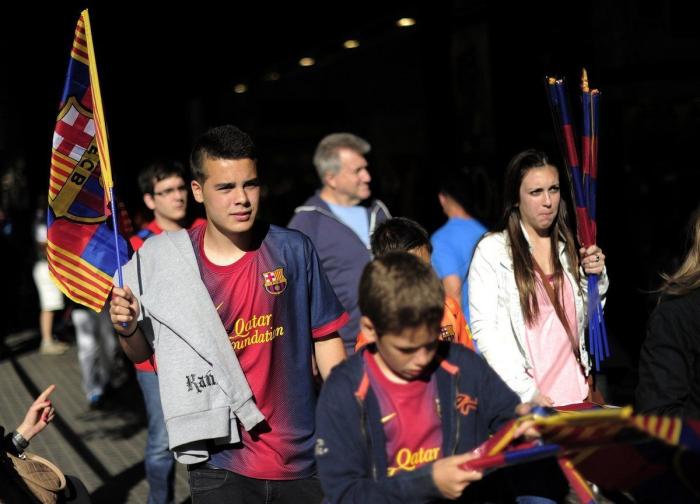 El Barcelona celebra la Liga por las calles de la ciudad (FOTOS)