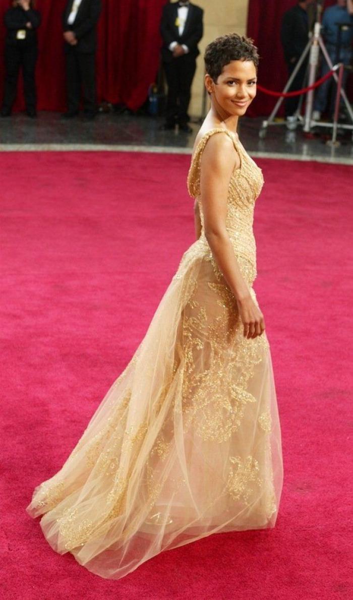 Halle Berry, sin maquillar y sin peinar: nadie diría que tiene 53 años