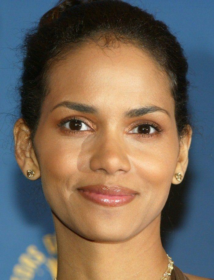 Halle Berry, sin maquillar y sin peinar: nadie diría que tiene 53 años