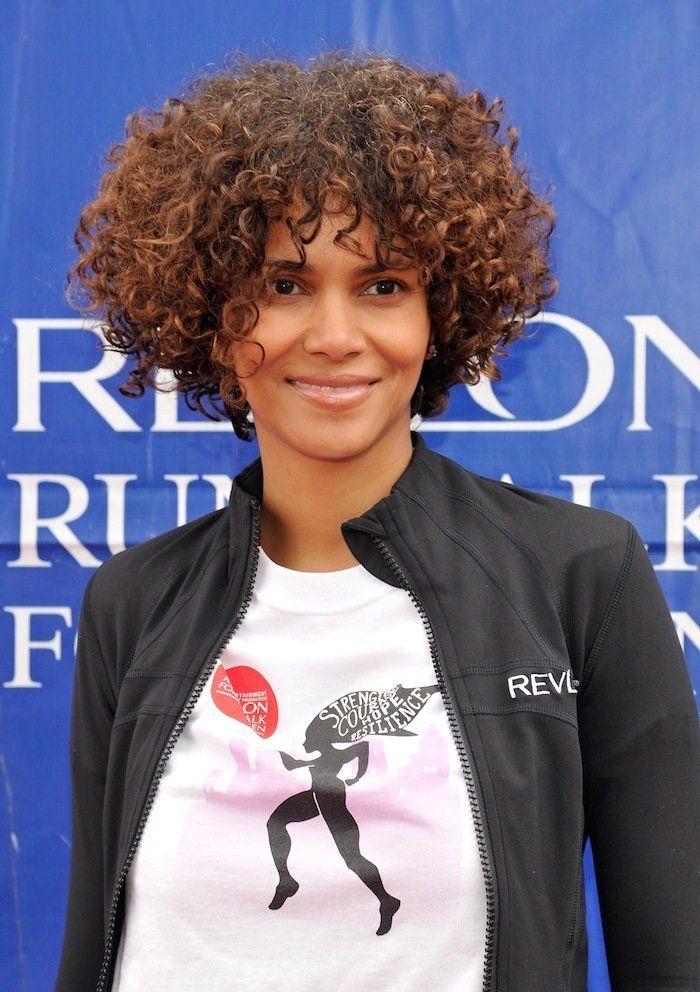 Halle Berry, sin maquillar y sin peinar: nadie diría que tiene 53 años