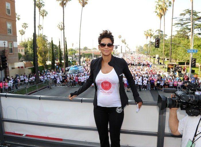 Halle Berry, sin maquillar y sin peinar: nadie diría que tiene 53 años