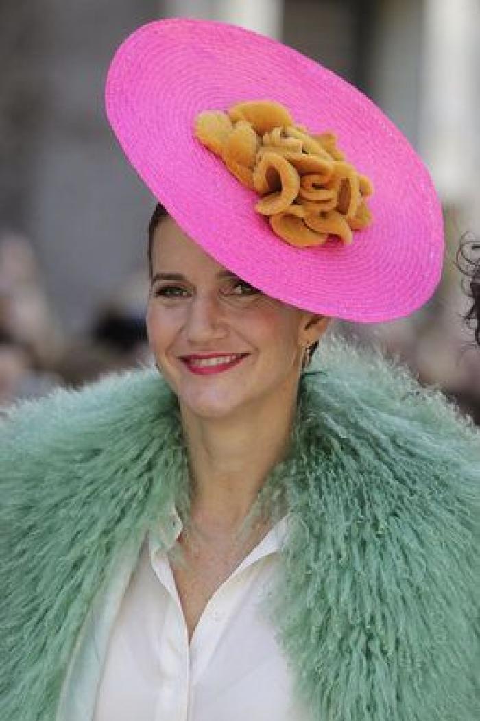 Fotos de la boda de Eva González y Cayetano Rivera: los vestidos y pamelas de las invitadas