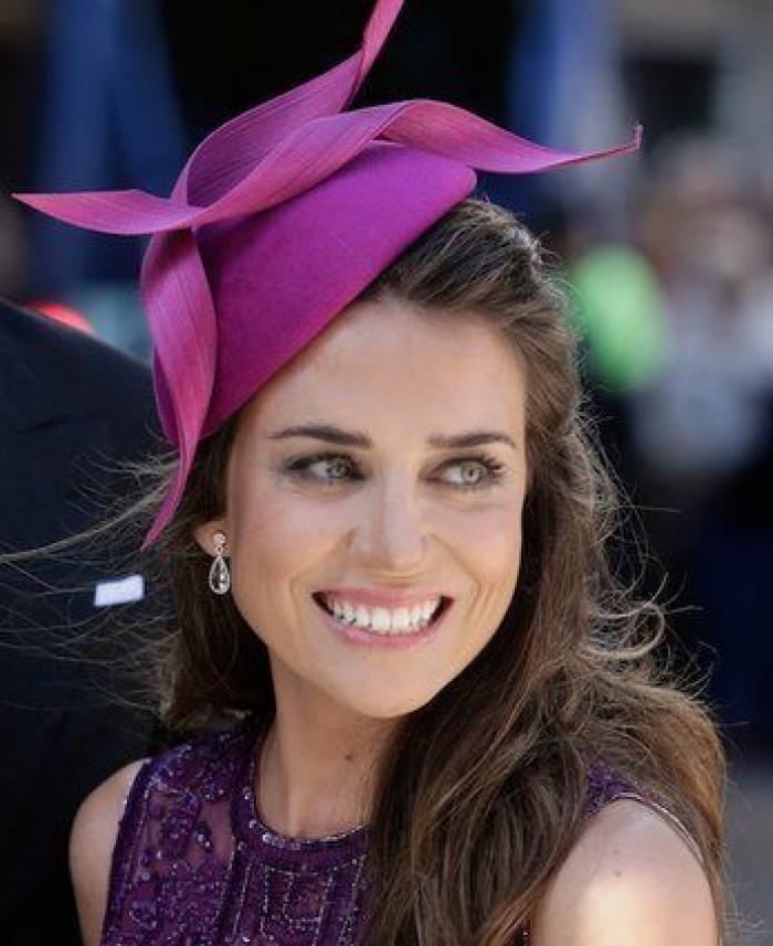 Fotos de la boda de Eva González y Cayetano Rivera: los vestidos y pamelas de las invitadas