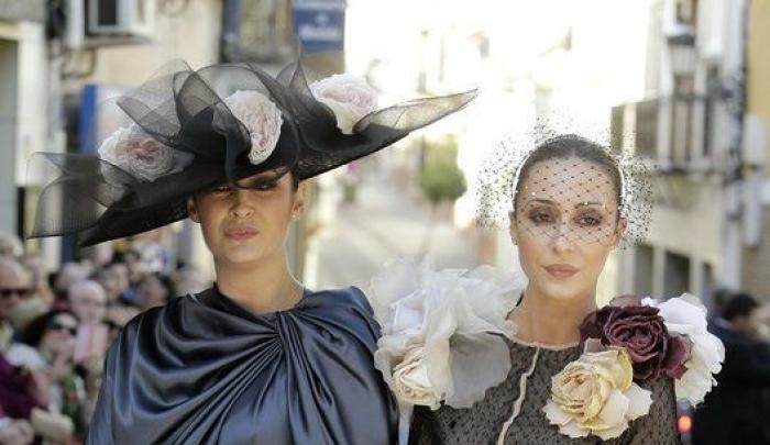 Fotos de la boda de Eva González y Cayetano Rivera: los vestidos y pamelas de las invitadas