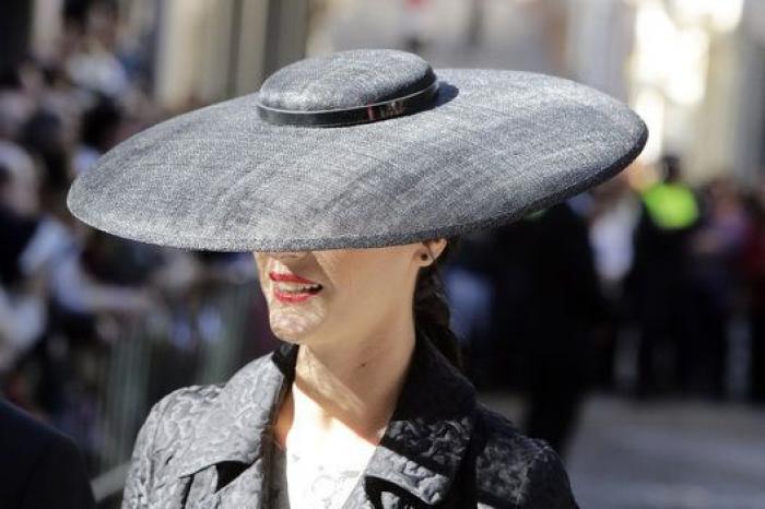 Fotos de la boda de Eva González y Cayetano Rivera: los vestidos y pamelas de las invitadas