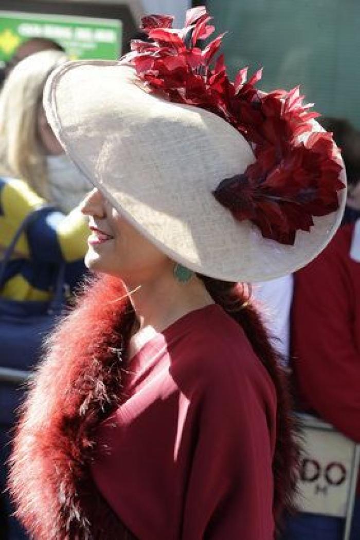 Fotos de la boda de Eva González y Cayetano Rivera: los vestidos y pamelas de las invitadas