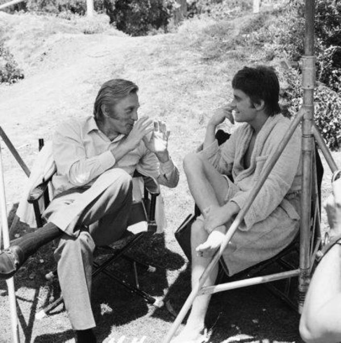 "Te querré el resto de mi vida": la despedida de Catherine Zeta Jones a su suegro, Kirk Douglas