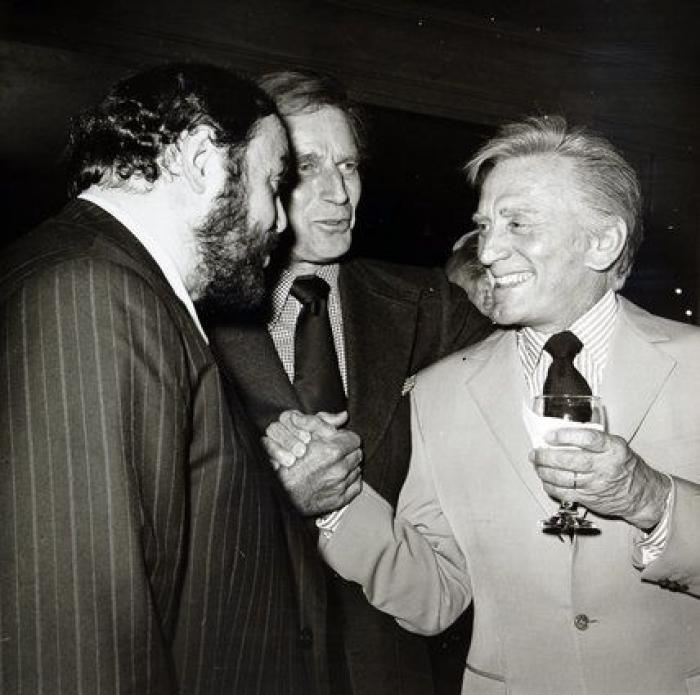 "Te querré el resto de mi vida": la despedida de Catherine Zeta Jones a su suegro, Kirk Douglas