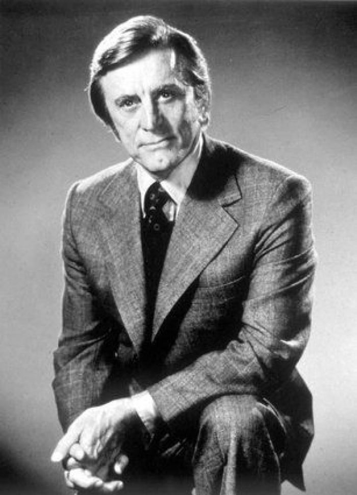 "Te querré el resto de mi vida": la despedida de Catherine Zeta Jones a su suegro, Kirk Douglas