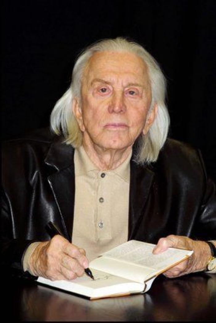 "Te querré el resto de mi vida": la despedida de Catherine Zeta Jones a su suegro, Kirk Douglas