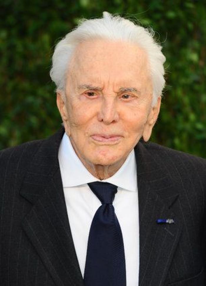 "Te querré el resto de mi vida": la despedida de Catherine Zeta Jones a su suegro, Kirk Douglas