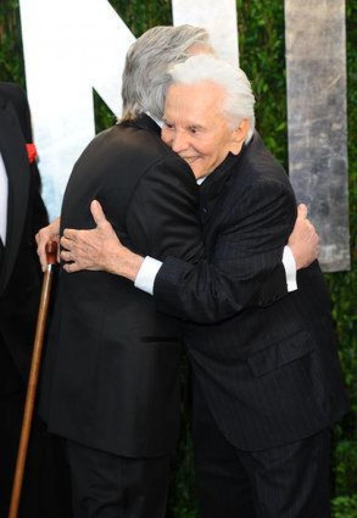 "Te querré el resto de mi vida": la despedida de Catherine Zeta Jones a su suegro, Kirk Douglas