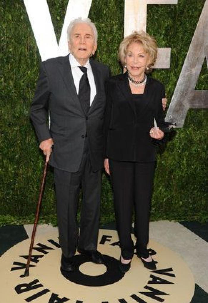 "Te querré el resto de mi vida": la despedida de Catherine Zeta Jones a su suegro, Kirk Douglas