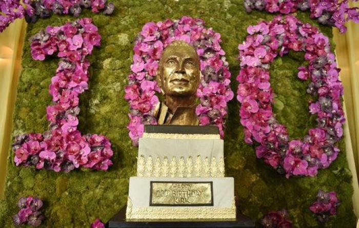 Kirk Douglas cumple 100 años y lo celebra con un fiestón