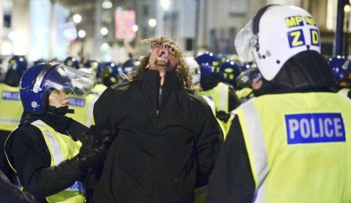 Tres heridos y 32 detenidos en la manifestación de Anonymous en Londres