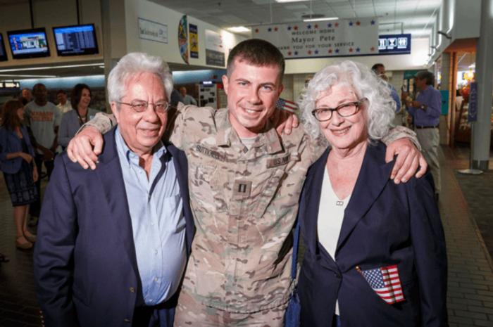 Pete Buttigieg será ministro de Transportes, el gay que más alto llega en el Gobierno de EEUU