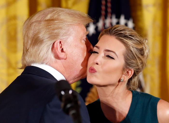 Brad Pitt imita a Anthony Fauci, el Fernando Simón de Estados Unidos, y destroza a Donald Trump