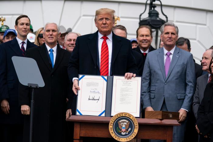 Brad Pitt imita a Anthony Fauci, el Fernando Simón de Estados Unidos, y destroza a Donald Trump