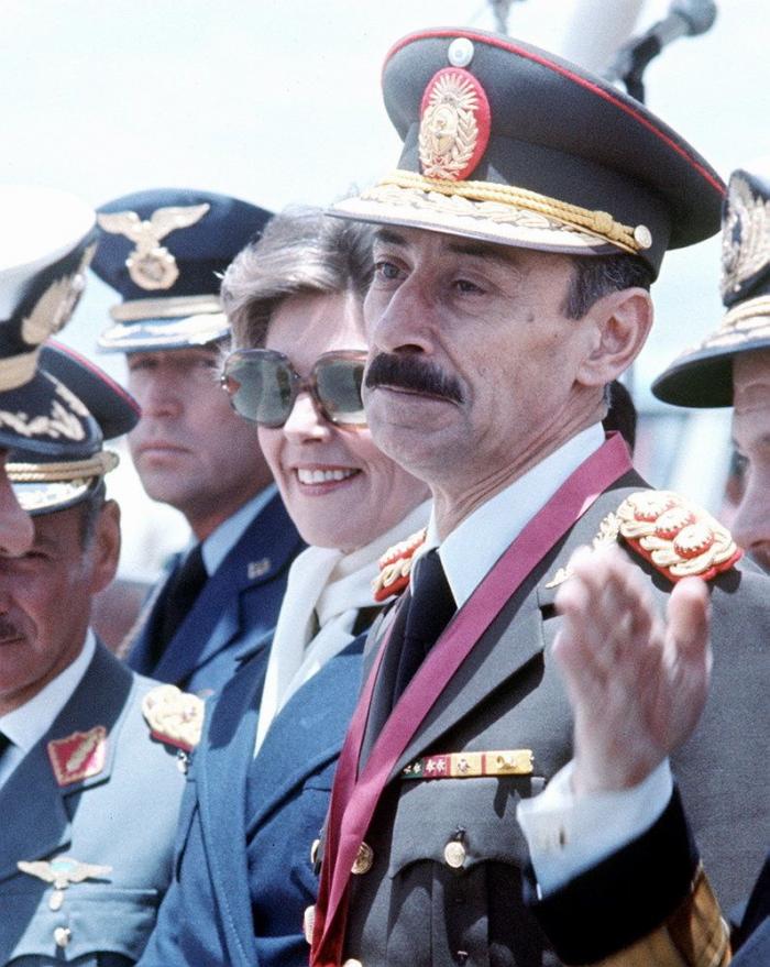 Twitter se indigna con la exaltación de Franco de una pareja de 'First Dates'