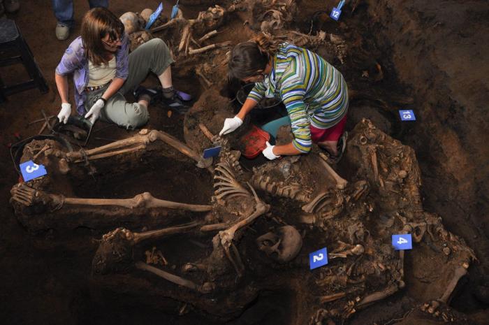 Twitter se indigna con la exaltación de Franco de una pareja de 'First Dates'