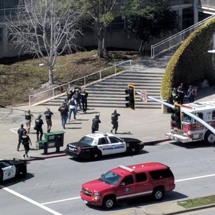 Una mujer armada hiere a tres personas y se suicida en las oficinas de Youtube