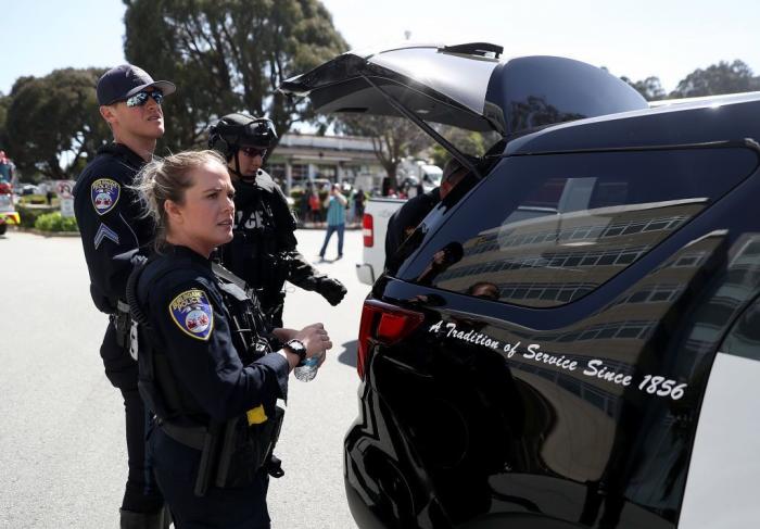 Una mujer armada hiere a tres personas y se suicida en las oficinas de Youtube