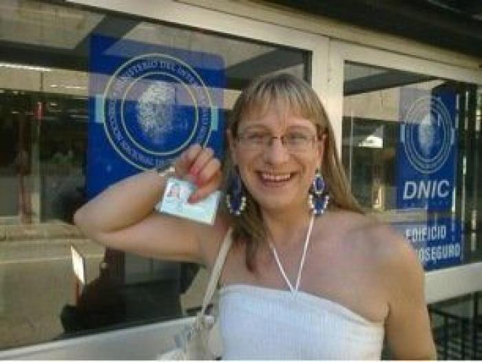 La delegada del Gobierno pide perdón al colectivo LGTB y dice que los nazis de la marcha la "engañaron"