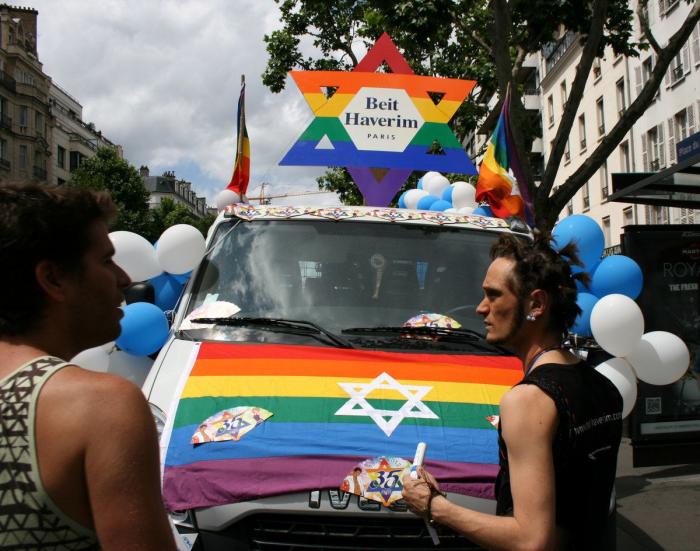 Escándalo en Francia por la salida forzada del armario del número dos de Marine le Pen