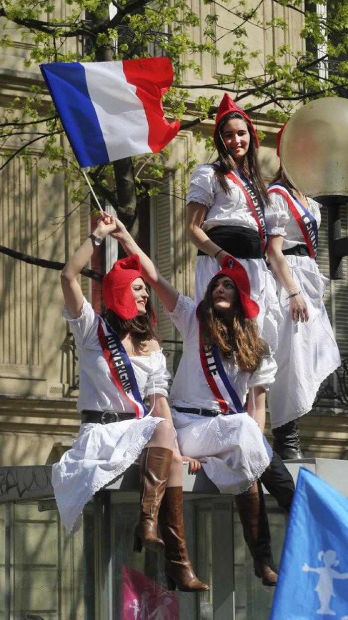Escándalo en Francia por la salida forzada del armario del número dos de Marine le Pen
