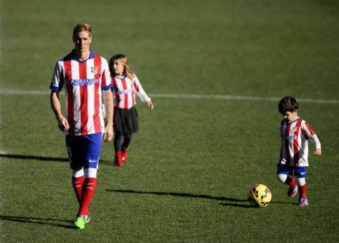 Fernando Torres vuelve a vestir de rojiblanco ante 40.000 aficionados (FOTOS)