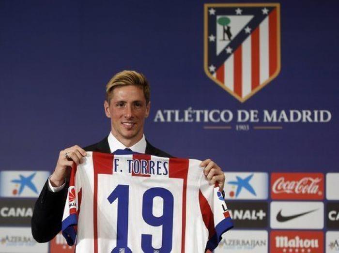 Fernando Torres vuelve a vestir de rojiblanco ante 40.000 aficionados (FOTOS)