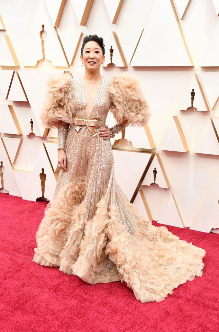 Brad Pitt gana el Oscar, pero patina con el discurso