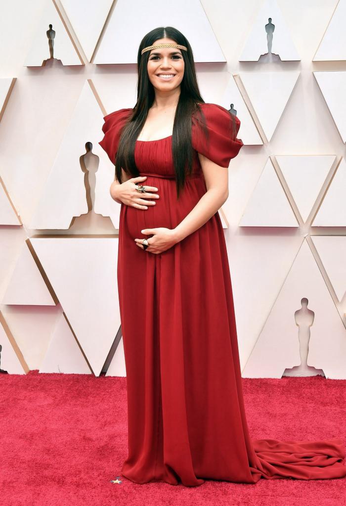 Brad Pitt gana el Oscar, pero patina con el discurso