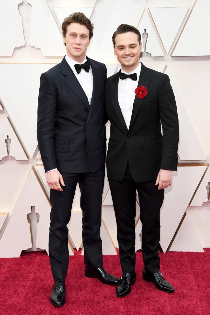 Brad Pitt gana el Oscar, pero patina con el discurso