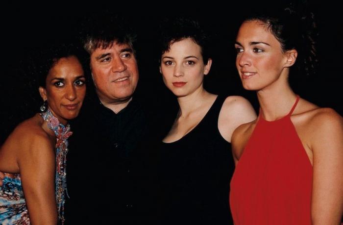 Paz Vega demuestra que se puede seguir llevando bañador en otoño