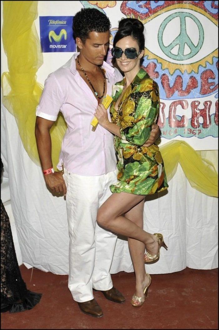 Paz Vega demuestra que se puede seguir llevando bañador en otoño