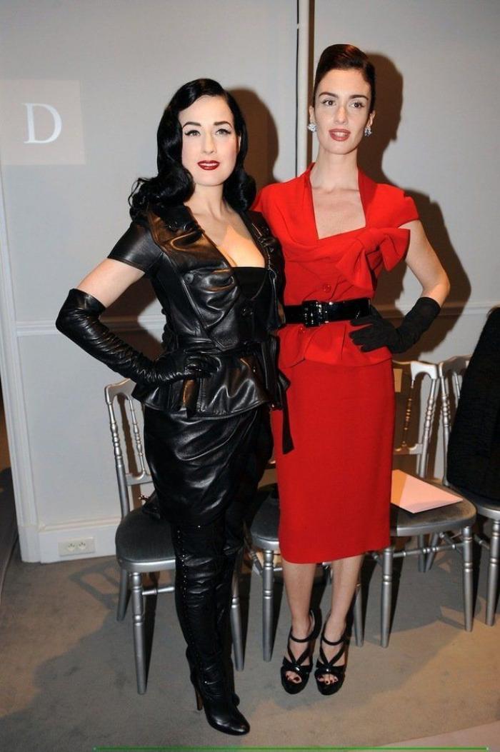 Paz Vega demuestra que se puede seguir llevando bañador en otoño