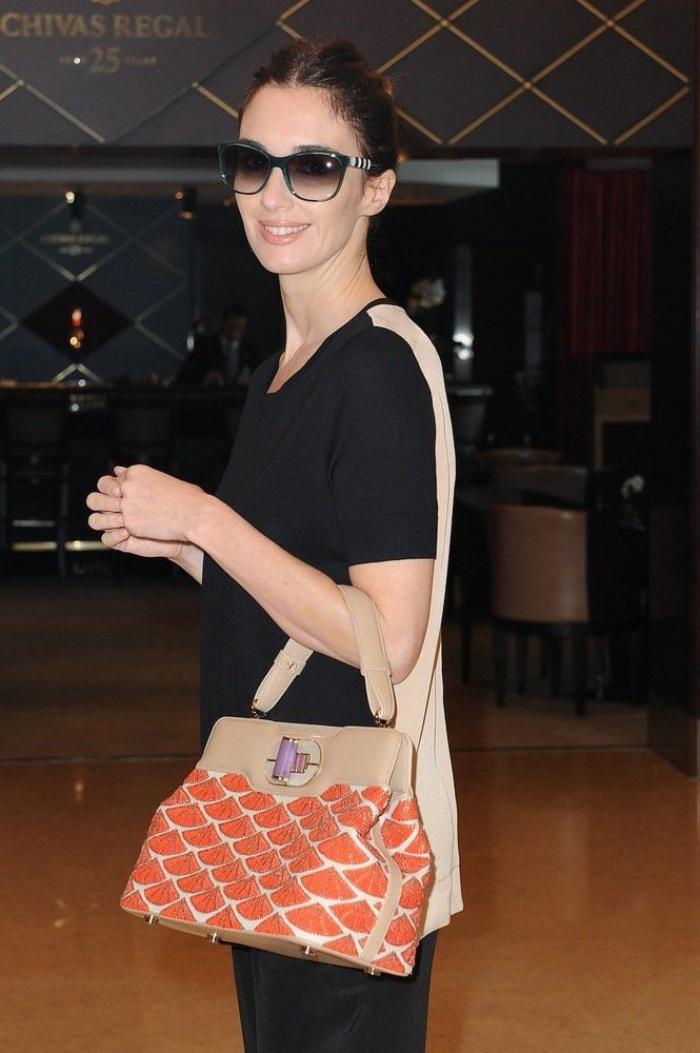 Paz Vega demuestra que se puede seguir llevando bañador en otoño