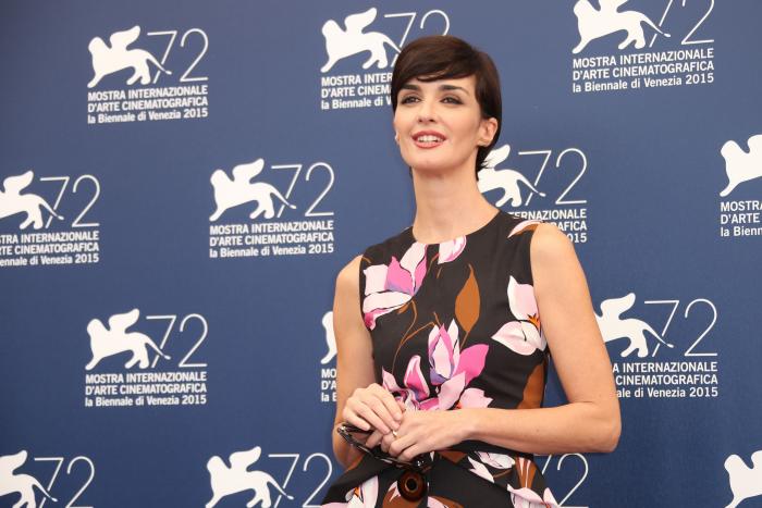 Paz Vega demuestra que se puede seguir llevando bañador en otoño