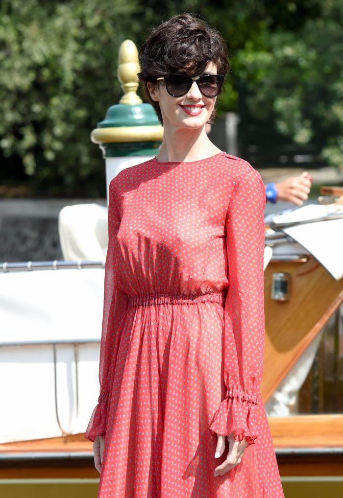 Paz Vega demuestra que se puede seguir llevando bañador en otoño